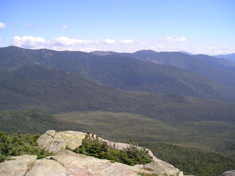 Mt_Garfield 009.JPG - A bit further south we could see Bond, West Bond and Bondcliff.